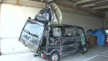 未明の名神高速で軽自動車が大型トラック2台と立て続けに衝突・横転 軽自動車の運転手が死亡 上りの養老JCT付近