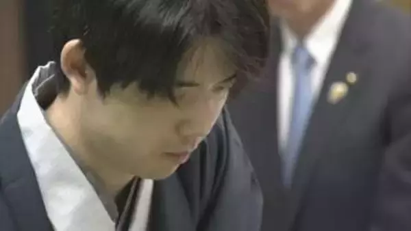糸谷九段が角交換を拒否する序盤…名人戦七番勝負第4局始まる 開幕3連勝中の藤井六冠が勝てばタイトル4連覇