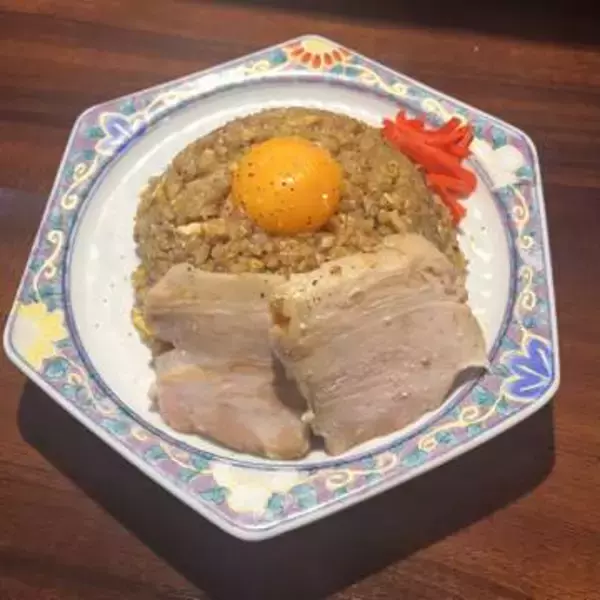 「透き通る中華そばに話題の“町中華オムライス”も…祖父母の記憶を受け継ぐ味と進化系メニューが人気」の画像