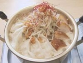 大量のもやしにニンニクマシマシ…餃子の人気店から“二郎系鍋” 客もネーミングに納得「ガツンとして食べやすい」