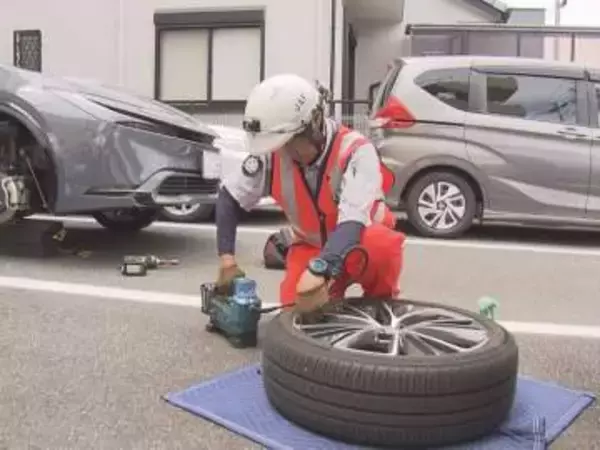 熱でタイヤ劣化も激しく…真夏に増える『車のSOS』JAFに密着するとバッテリー上がりなど続々「日頃の点検が大事」
