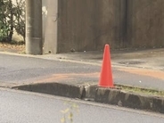 乗っていた高齢者3人死傷…商業施設の駐車場から出た車が住宅の外壁などに衝突 後部座席の96歳女性が死亡