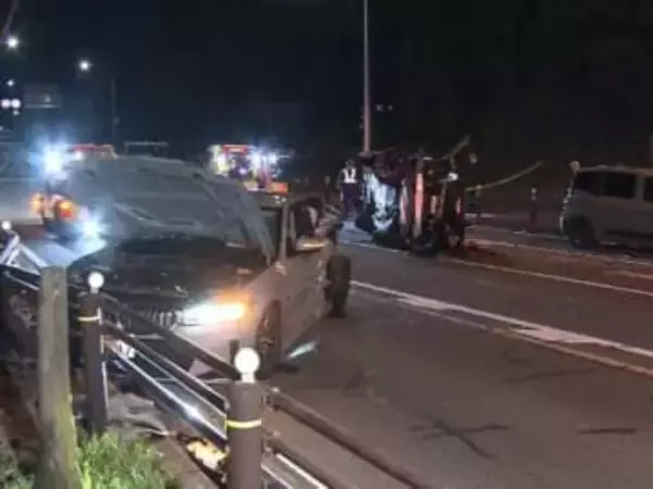 信号待ちの車列に追突…名古屋市千種区で乗用車など車6台が絡む事故 20代から50代までの男女3人がケガ