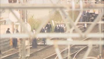 線路上の男性発見も緊急停止間に合わず…駅で回送列車が60歳男性と衝突 命に別条なしか  一時運転見合わせ