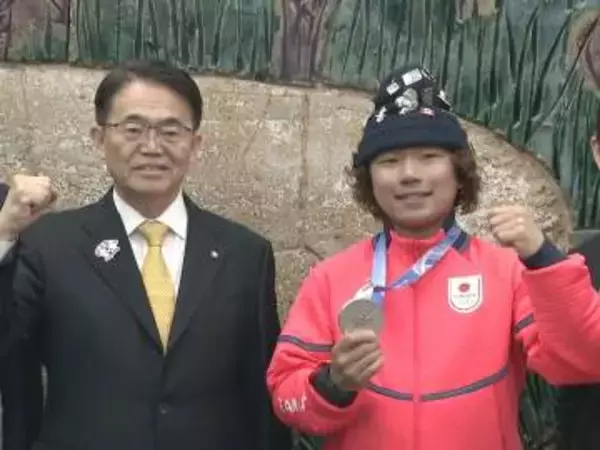 日本人初の快挙…五輪男子スノーボードのスロープスタイルで“銀” 愛知県岩倉市出身の長谷川帝勝が地元で結果報告