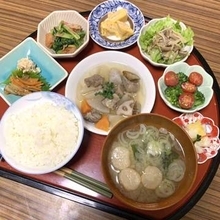 1日10食限定…住宅街の民家で味わう“一汁七菜”のおばんざいランチ 京都出身の店主がつくる「いりこ出汁」が決め手