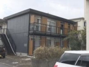 1人暮らしの61歳男性が死亡か…アパートの一室が燃える火事 火元となった2階の部屋の焼け跡から男性の遺体