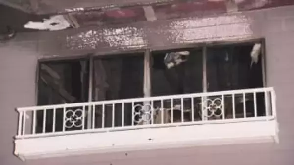 「火が見える」と通行人から通報…未明にアパートの一室が全焼 住人とみられる70代位の男性がやけどし重傷