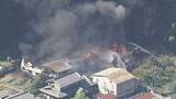 「近くの山林にも延焼…山あいにあるプラスチックの加工等行う工場で火事 59歳の男性従業員が腕にヤケドなど」の画像1
