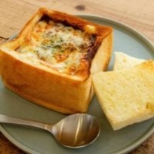 蒸したて食パンが主役…本山の新店で味わうスチーム食パン 個性派パンが揃う“せいろ蒸し食パン”専門店の魅力