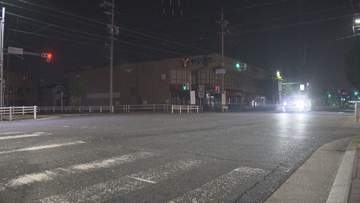 赤色灯つけサイレン鳴らすも…緊急走行中のパトカーが乗用車と衝突 事案対応のため出動していた警察官ら3人がケガ