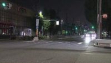 赤色灯つけサイレン鳴らすも…緊急走行中のパトカーが乗用車と衝突 事案対応のため出動していた警察官ら3人がケガ
