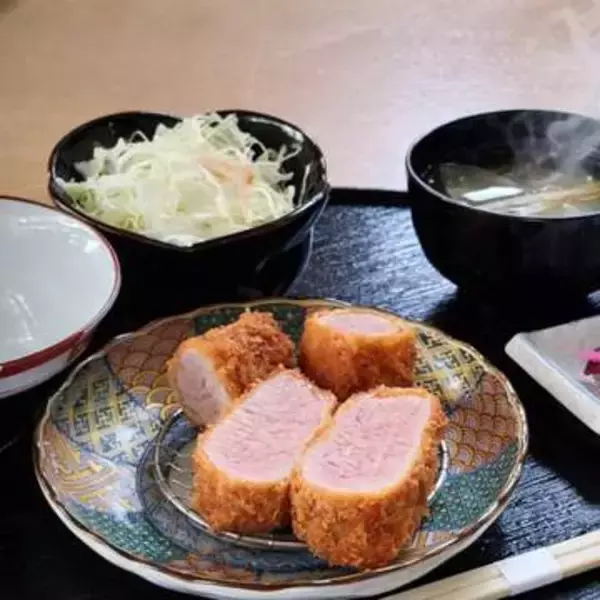 月替わりの銘柄豚と釜炊きご飯が人気…“その時だけ”の味を楽しむ“極みのとんかつ御膳”の店