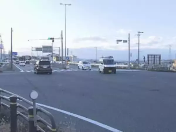 バイクで通学途中だった男子高校生が軽自動車と衝突し意識不明の重体 軽を運転の40代女性も頭などにケガ