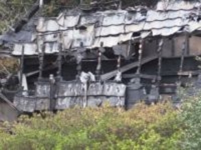 1人暮らしの男性が死亡か…2階建ての母屋と平屋の離れが全焼 焼け跡から性別不明の1人の遺体見つかる