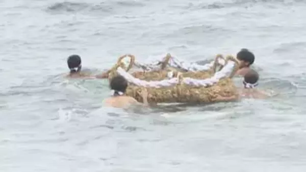 最後は長さ2m超の巨大わらじを海へ…三重県志摩市で300年以上続く『わらじ祭り』海の安全と大漁を祈願
