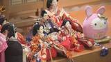 「約4000体に感謝込め…家庭で大切にされてきた人形やぬいぐるみ等の供養祭 訪れた人が焼香し手を合わせる」の画像1