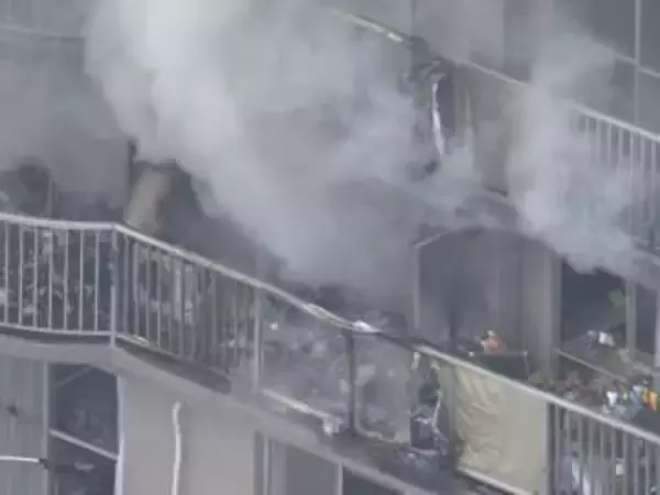 服に火がついた女性が助けを…集合住宅の6階の一室で火事 住人とみられる高齢女性が全身にやけどをして搬送