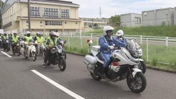 8/19「バイクの日」を前に警察官ら約50人がパレード バイクの交通事故防止を呼びかけ 愛知県瀬戸市