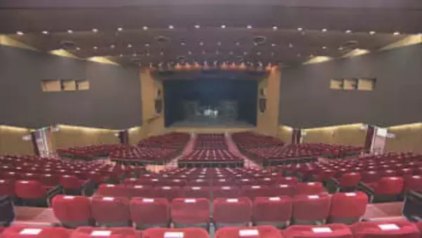 老朽化で閉鎖…2026年3月以降に取り壊し予定の『名鉄ホール』を公開 役者が行き交った床には華やかな舞台の痕跡