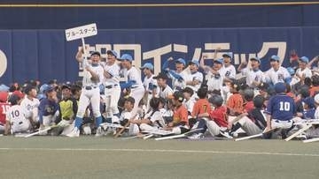 開会式に祖父江大輔さんがサプライズ登場…『ろうきん杯争奪少年野球愛知県大会』開幕 県内246チームが頂点目指す
