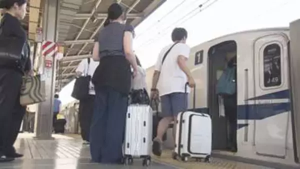午前の下りはほぼ満席…最大9連休となるお盆休みスタート 東海道新幹線は帰省ラッシュのピーク 名古屋駅も混雑