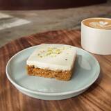 「グルテンフリーの焼き菓子と香り高いコーヒーが話題…素材にこだわり体にやさしい選択ができる覚王山の新カフェ」の画像1