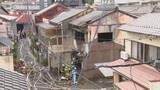 「火元の家の84歳女性が両腕をヤケド…岐阜市の住宅で火事 木造2階建てが焼けたほか隣家の壁面の一部も燃える」の画像1