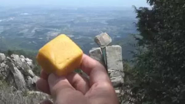 ターゲットは“登山客”…老舗和菓子店と町がタッグを組んだ新名物『頂きあんどーなつ』若き7代目職人の奮闘