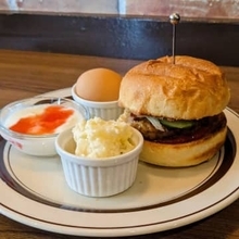 築51年の喫茶店が純喫茶として再出発…約20種類のボリューム満点モーニングと懐かしスイーツが揃うレトロ喫茶