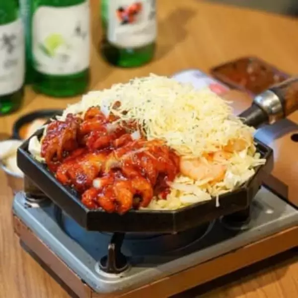 名物エビチュクミチーズフォンデュに限定赤味噌コプトリタンも味わえる…名古屋大須に東海初出店の本場韓国料理