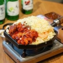 名物エビチュクミチーズフォンデュに限定赤味噌コプトリタンも味わえる…名古屋大須に東海初出店の本場韓国料理