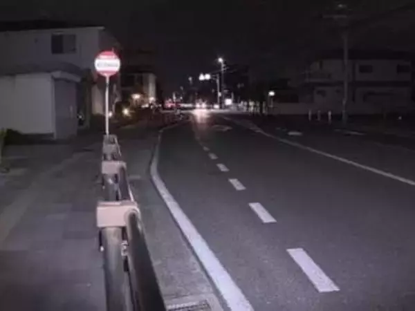 停車しようとした路線バスと後ろから走ってきた自転車の女子高校生が接触 バスとガードレールの間に挟まれケガ
