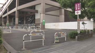 またがっていた男性が突き飛ばされる…イオンモールの駐輪場で男が原付バイク奪い逃走 10代後半～20代前半位か