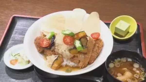 20年以上続く夏の名物…名古屋・大須の老舗食堂で人気の『冷やしかつ丼』アツアツのカツに“だしのかき氷”