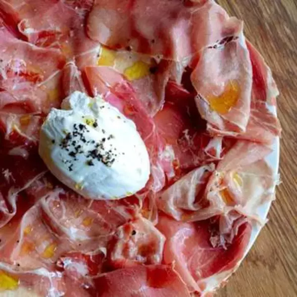 自社農園の恵みを一皿に…円頓寺のルーフトップで楽しむ大人のビストロ 夜景×ワインのご褒美時間