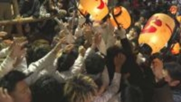 白装束の男衆が掛け声上げもみ合う…300年以上続く尾鷲神社の奇祭「ヤーヤ祭り」新年を祝い豊漁や豊作を占う