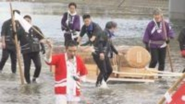 7年後の式年遷宮を前に…伊勢神宮に御用材を奉納する『御木曳』始まる 住民らが2本の綱を引っ張り五十鈴川を遡る