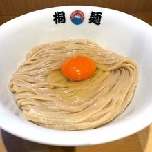 卵と塩ダレで味わう究極の一杯… 看板メニュー「桐玉」が話題の大阪発人気ラーメン店が名駅エリアに出店