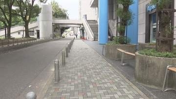 数十m程引きずられる…未明に建物敷地内で居眠り中の男性がバッグ奪われる 逃走車両を止めようとして振り落とされケガ