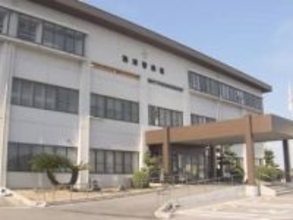 93歳運転手「履物を履き直そうと…」コンビニに乗用車が突っ込み運転していた住職の男性がケガ 店内の客らは無事