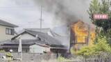 「焼け跡から性別不明の2人の遺体…住宅3棟が燃える火事 火元とみられる家に住む53歳と19歳の女性と連絡取れず」の画像1