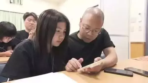 猛暑下での室内遊び等も調べる…小学生の親子らが生成AIの使い方など学ぶイベント 誤情報が出される危険性等も教わる