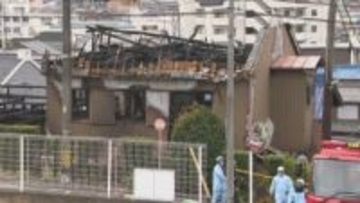 1人暮らしの80歳女性が死亡か…未明に木造2階建ての住宅が全焼 1階部分から性別不明の1人の遺体見つかる