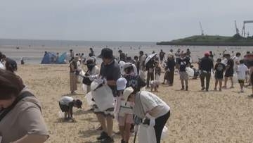 たばこの吸い殻は最高得点…スポーツ感覚で楽しむごみ拾い大会 約850人が種類に応じたポイントで競う 津市・御殿場海岸