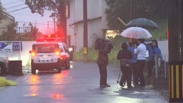 左の脇腹から出血…男に刃物で襲われ現金5千円程を奪われたと24歳男性が被害訴え 強盗致傷事件として捜査