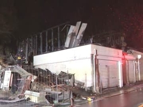 4人が死傷…木造2階建ての住宅が全焼 住人の51歳男性と16歳女性とみられる遺体見つかる 男性の母親ら2人もケガ