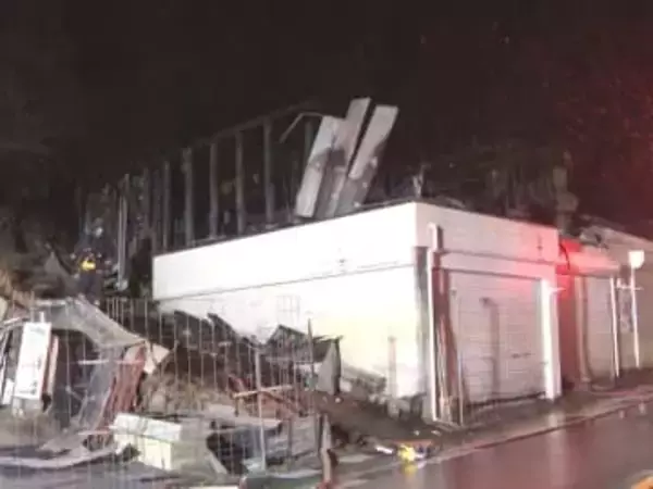 4人が死傷…木造2階建ての住宅が全焼 住人の51歳男性と16歳女性とみられる遺体見つかる 男性の母親ら2人もケガ