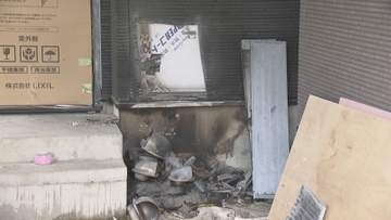 「工事中の建物の資材が燃えている」未明の住宅街で排気ダクトや床の緩衝材などが燃える不審火 近くに火の気なし