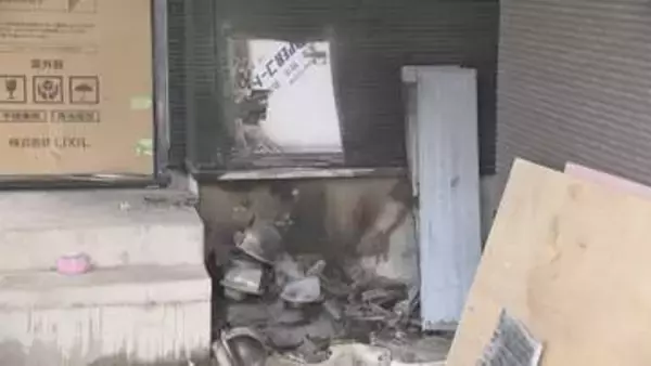 「工事中の建物の資材が燃えている」未明の住宅街で排気ダクトや床の緩衝材などが燃える不審火 近くに火の気なし